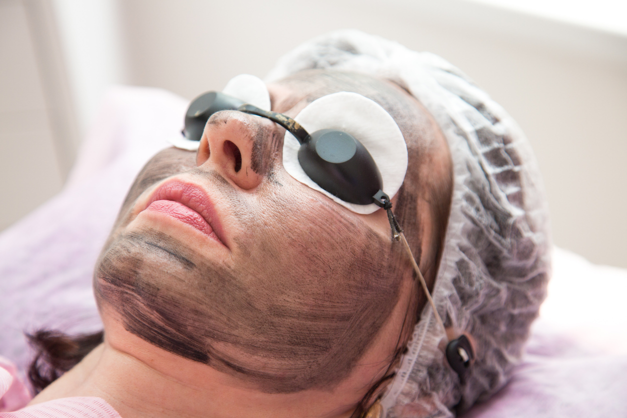 Hollywood-Peeling im Institut Living Beauty, Hochformat